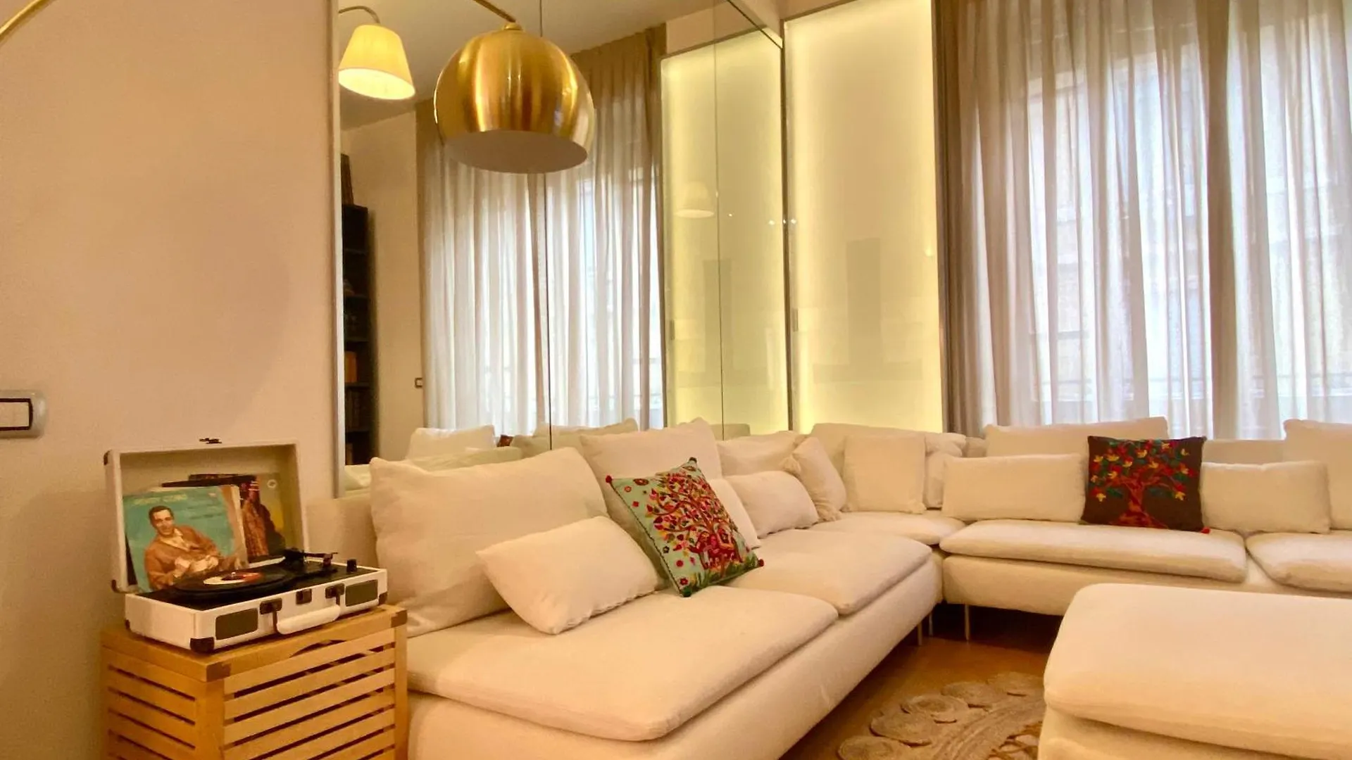 Intomilan I Design Apartment Galleria Del Corso location